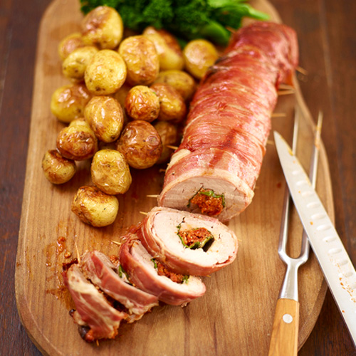 Gevulde varkenshaas met salie en gerookte ham